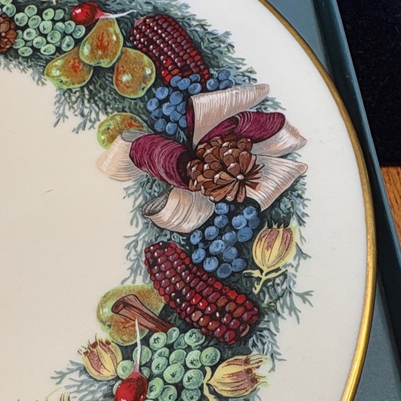Lenox Holiday Wreath Plate with Multicolor Design - Picture 6 of 6